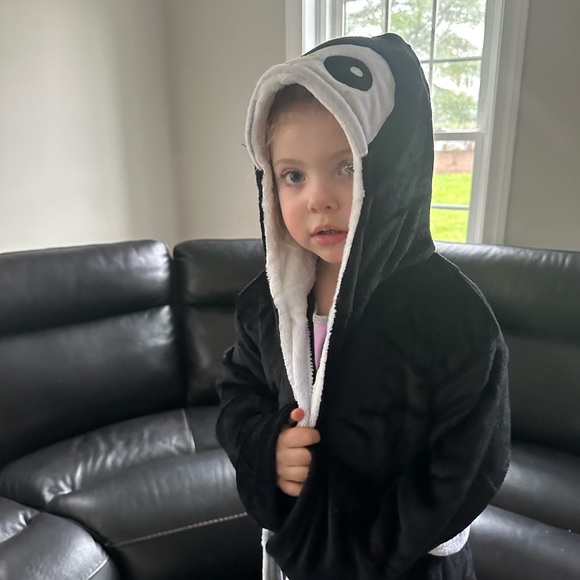 NWT PENGUIN COVER UP ROBE - Picture 5 of 6